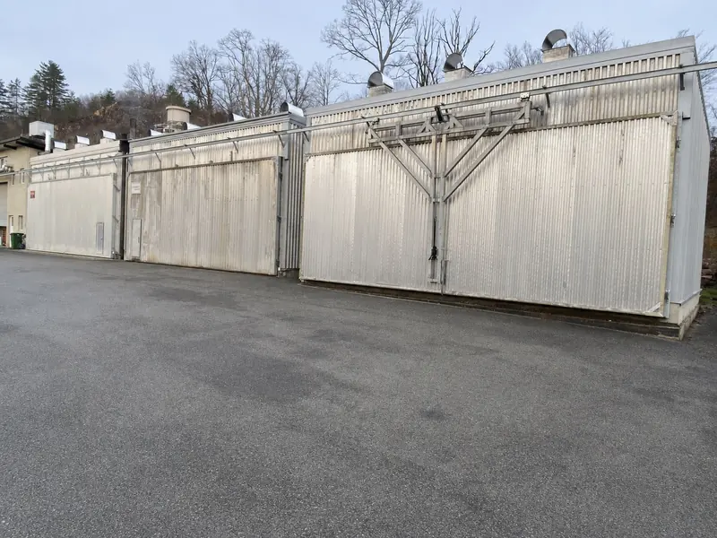 Vanjski izgled metalom obloženih komora za sušenje s ventilacionim cijevima